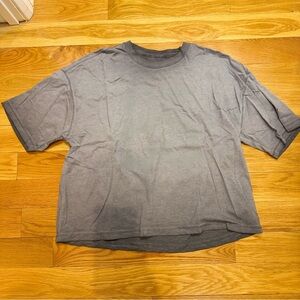 👕 Hollister Baggy Crop Fit Graphic Tee – Washed Grey